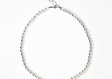 Collana di perle con sfera centrale di acqua marina zirconata