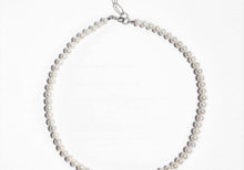 Collana di perle con perla grigia barocca centrale semplice