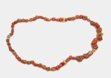 Collana di corallo grezzo a gradazione