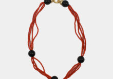 Collana multifili di corallo e agata nera