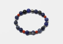 Bracciale bambino con sodalite corallo ed elementi in argento